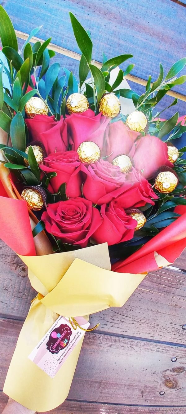 RAMO 9 ROSAS + 11 BOMBONES $55.000_ - Imagen 2