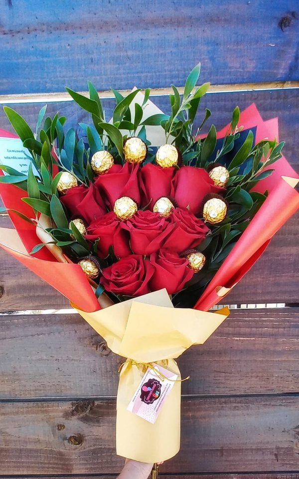RAMO 9 ROSAS + 11 BOMBONES $55.000_
