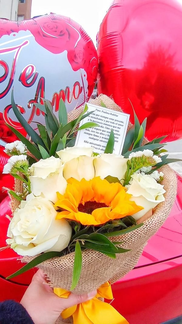 RAMO ROSAS BLANCAS + GIRASOL $32.000_ - Imagen 3